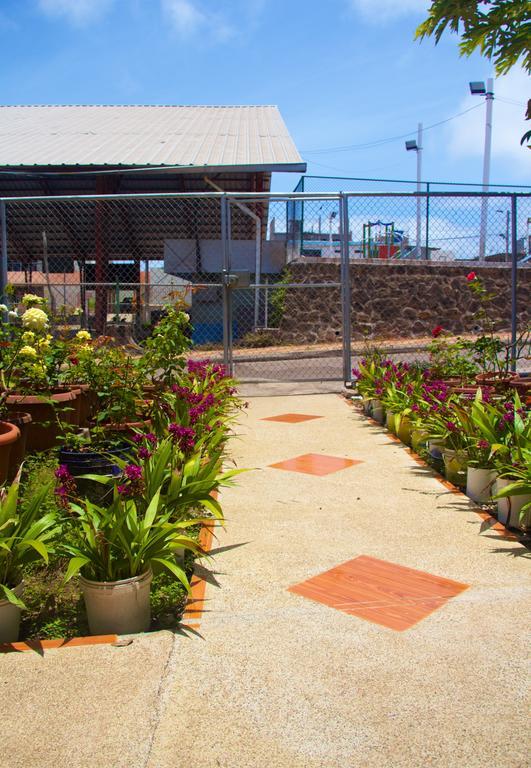 Hostal Nathaly Puerto Baquerizo Moreno Exterior foto